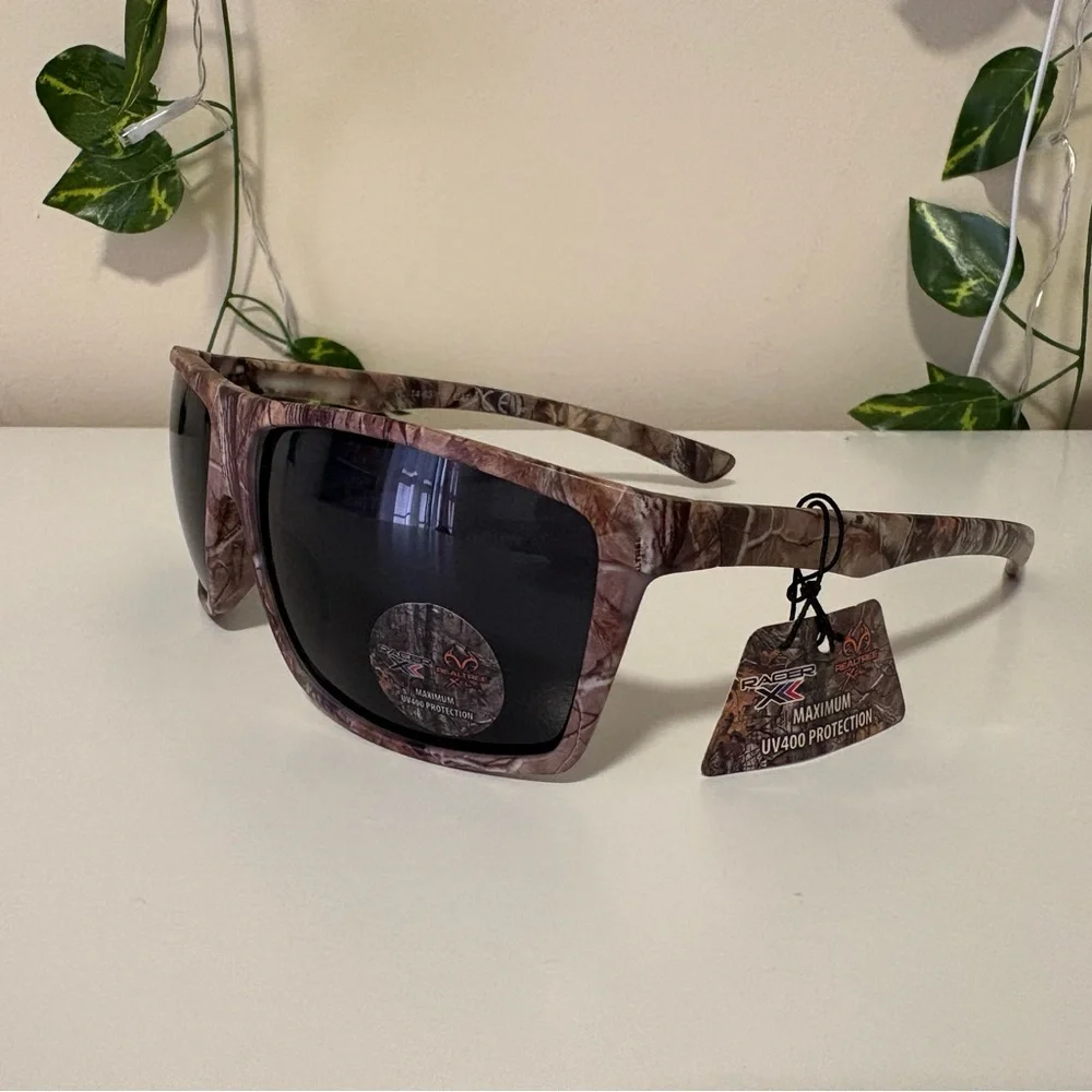 Realtree Camo Frame Sunglasses with Dark Smoke Lenses